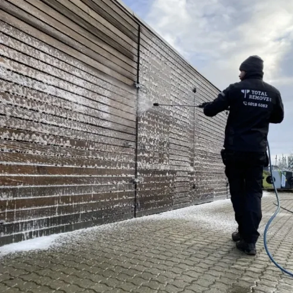 Trærens af udendørs træ, for længere holdbarhed og pænere slutresultat